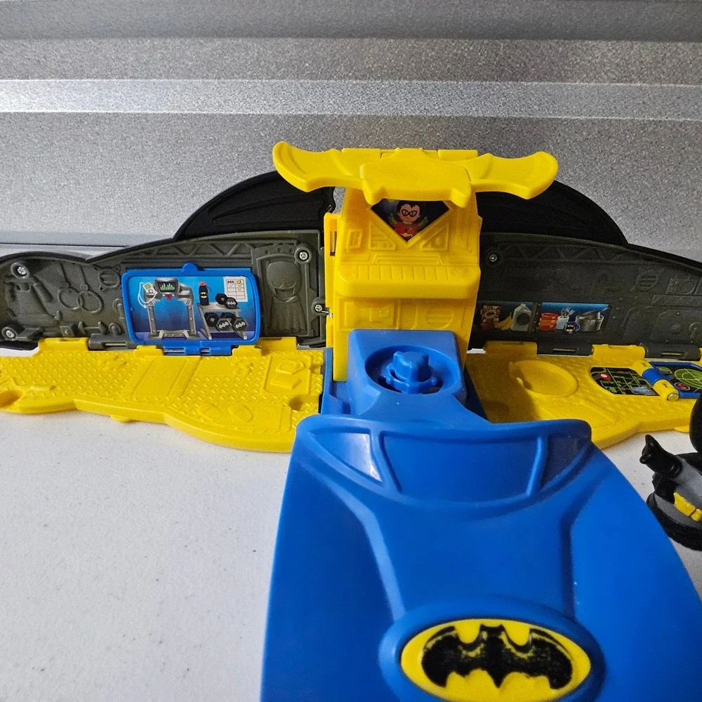Fisher-Price Little People‎ Batmobile Transforming Playset Batman Car Toy